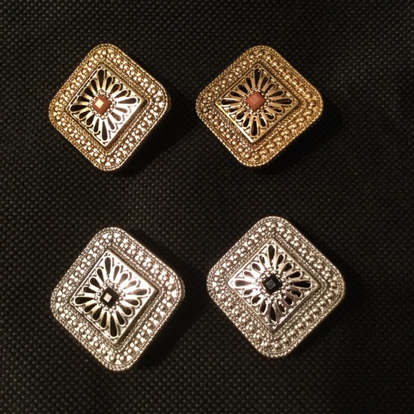 Jewelry - 2 for $15🎈 2 Pairs of CLIP ON earrings.